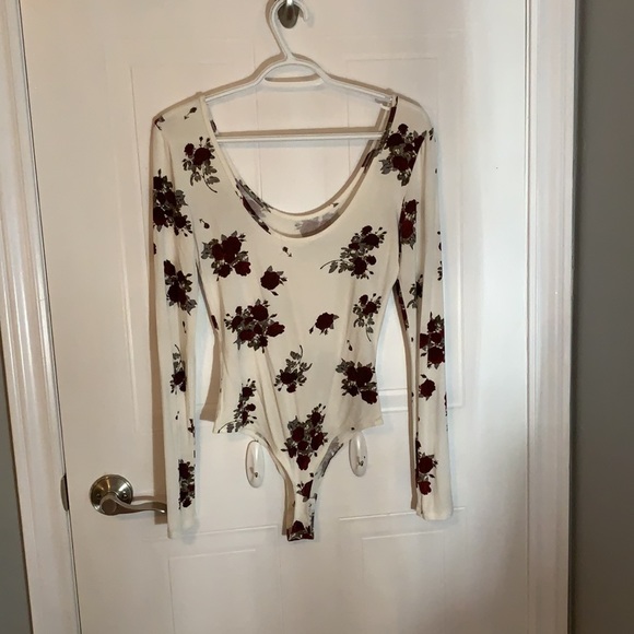GARAGE White floral bodysuit (size small) - Picture 2 of 2